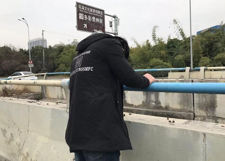 DƬ